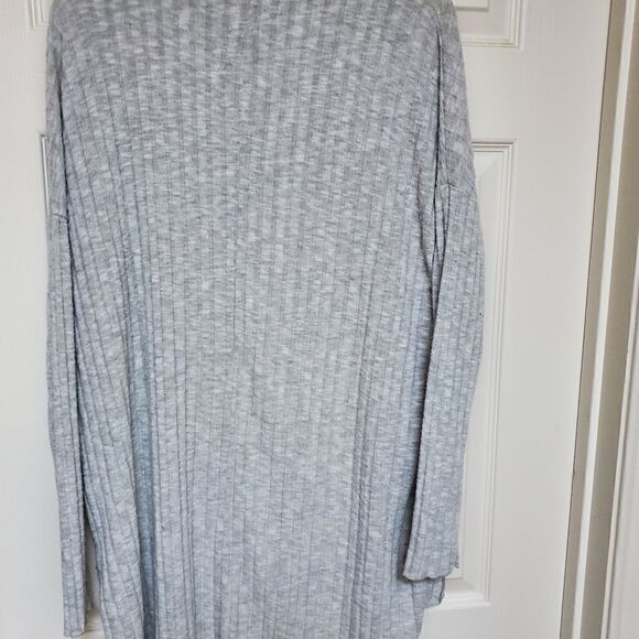 Urban outfitters out from under turtleneck - Picture 11 of 11